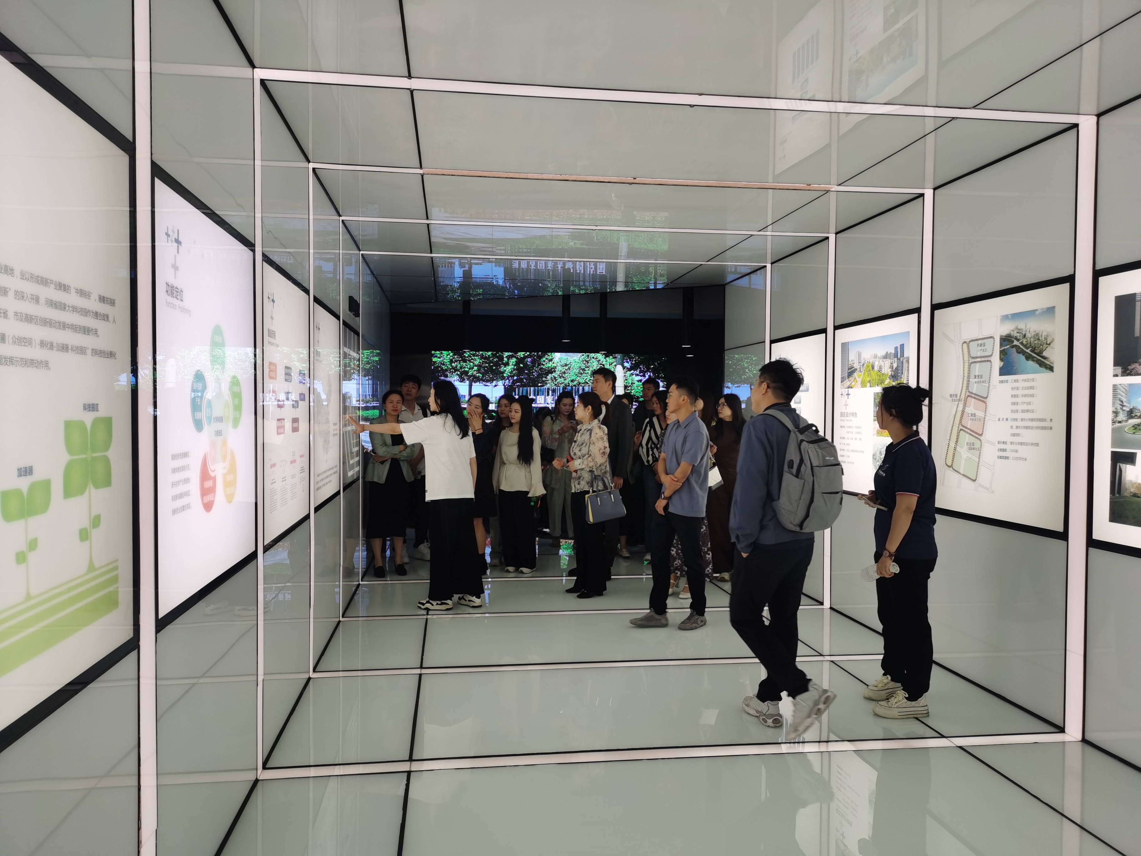再迎高校师生到访！河南财经政法大学MBA师生一行到河南省国家大学科技园参观交流