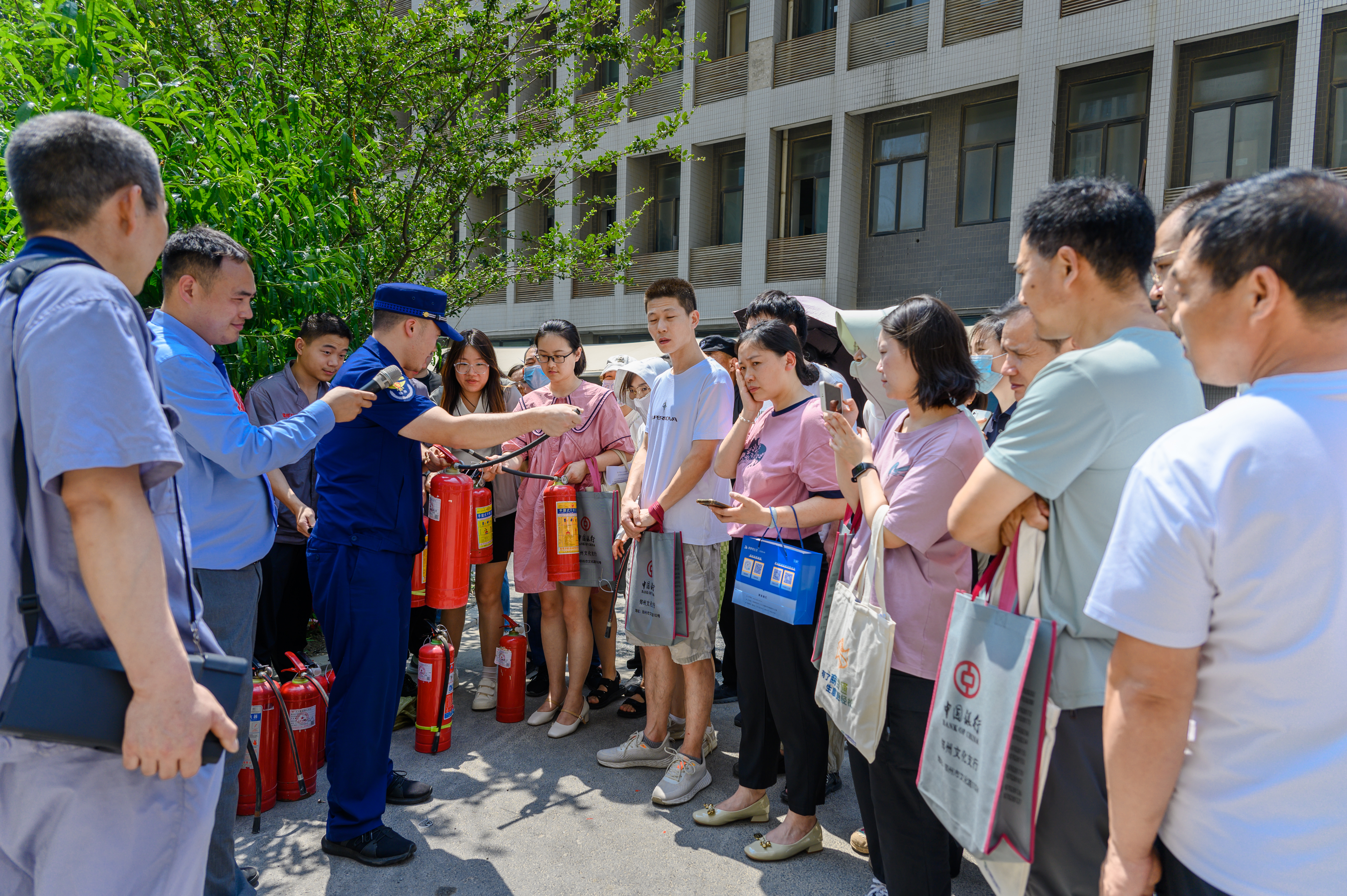 大科园党支部组织开展“我为企业办实事” 之“安全生产月”社区共建活动